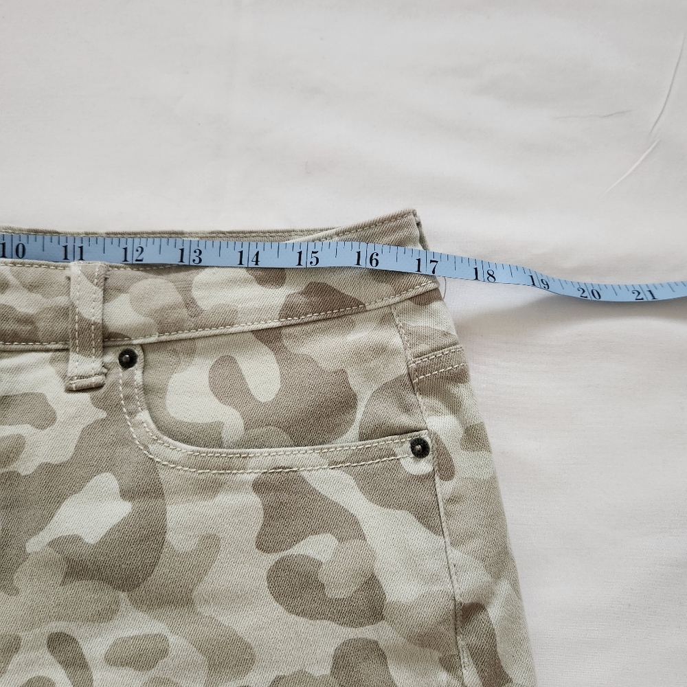 Victoria's Secret VS Boyfriend Shorts Camo Micro Short Frayed Edge Cut Off Sz. 8 - Picture 5 of 13